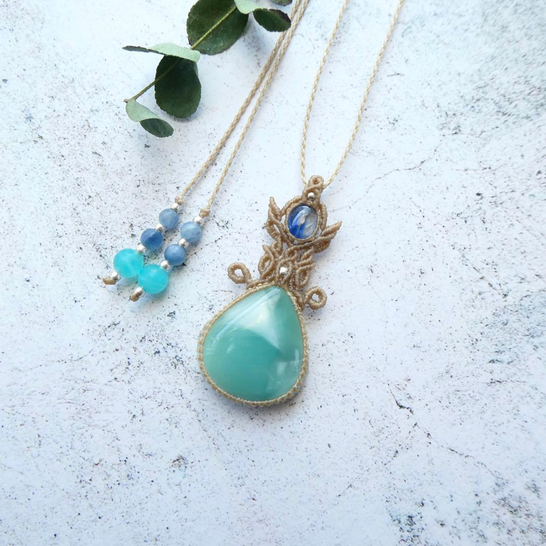 ヘミモルファイトとカイヤナイトのマクラメネックレス