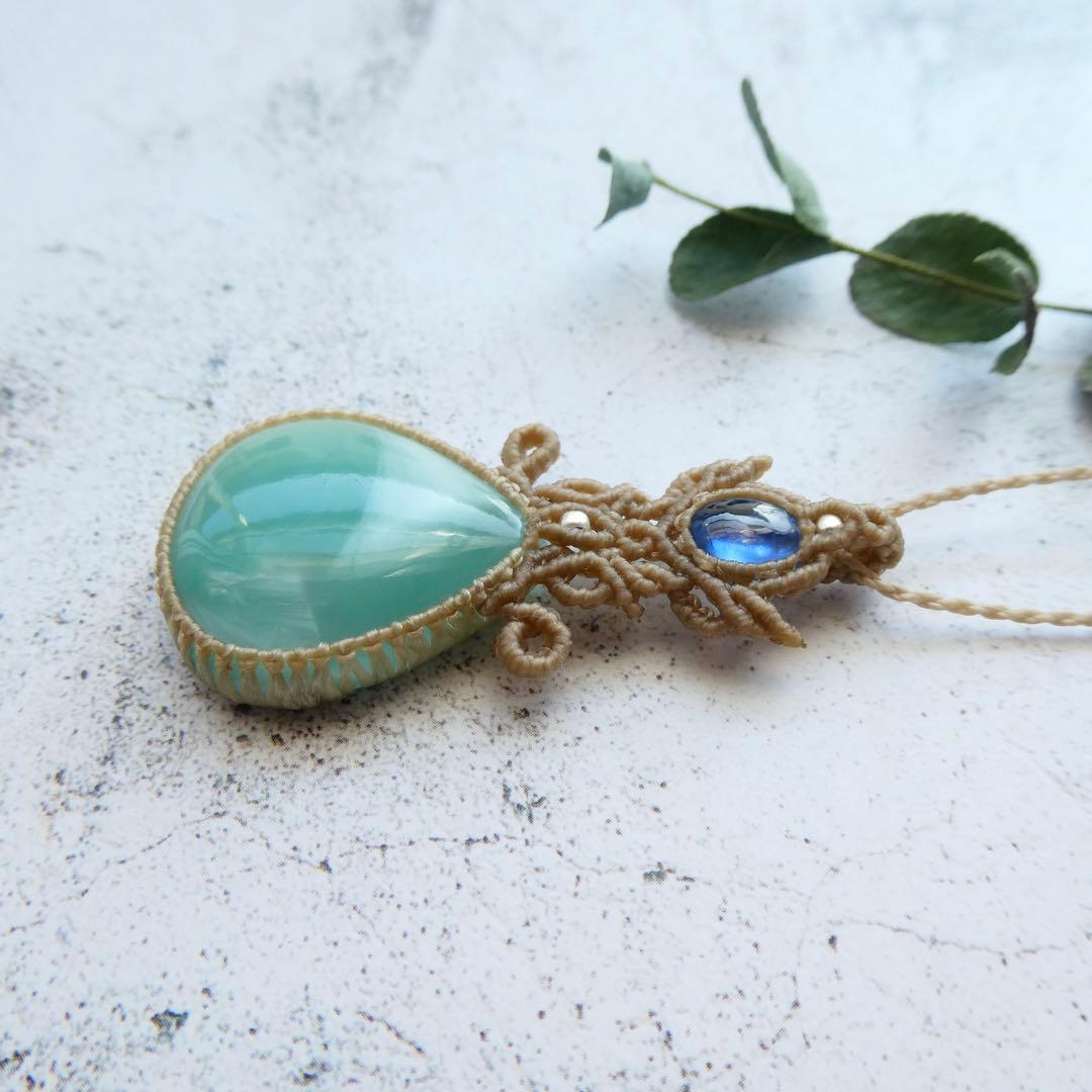 ヘミモルファイトとカイヤナイトのマクラメネックレス