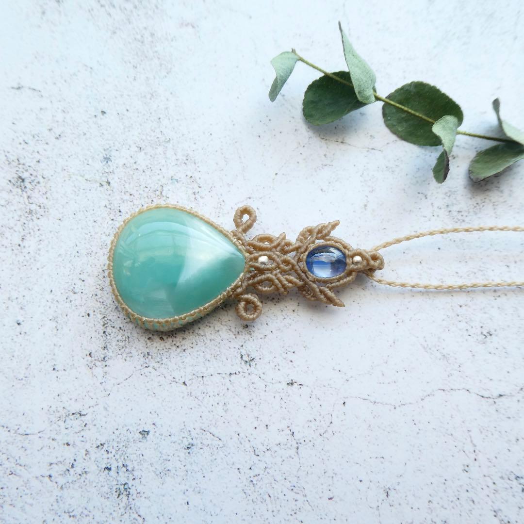 ヘミモルファイトとカイヤナイトのマクラメネックレス