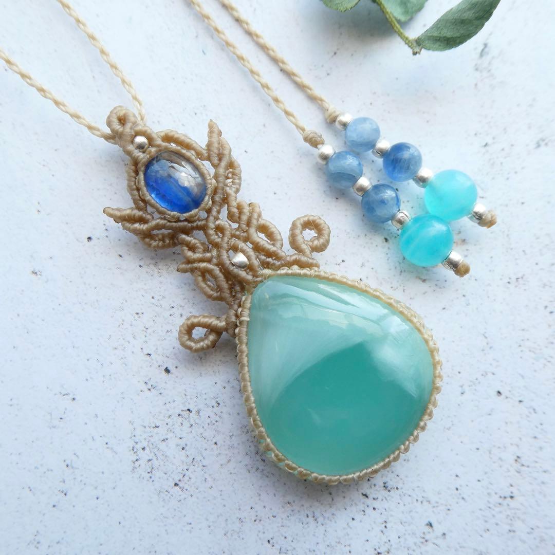 ヘミモルファイトとカイヤナイトのマクラメネックレス