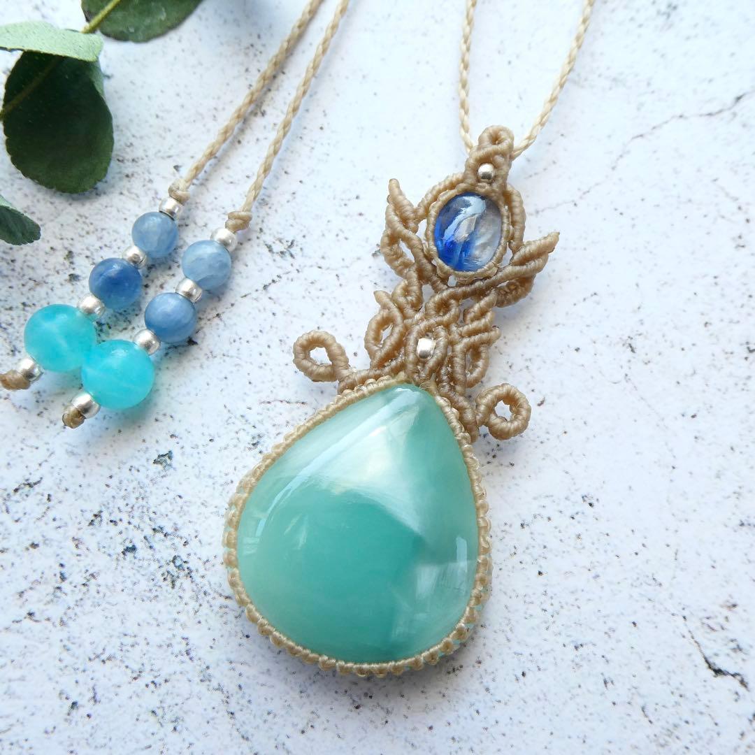 ヘミモルファイトとカイヤナイトのマクラメネックレス