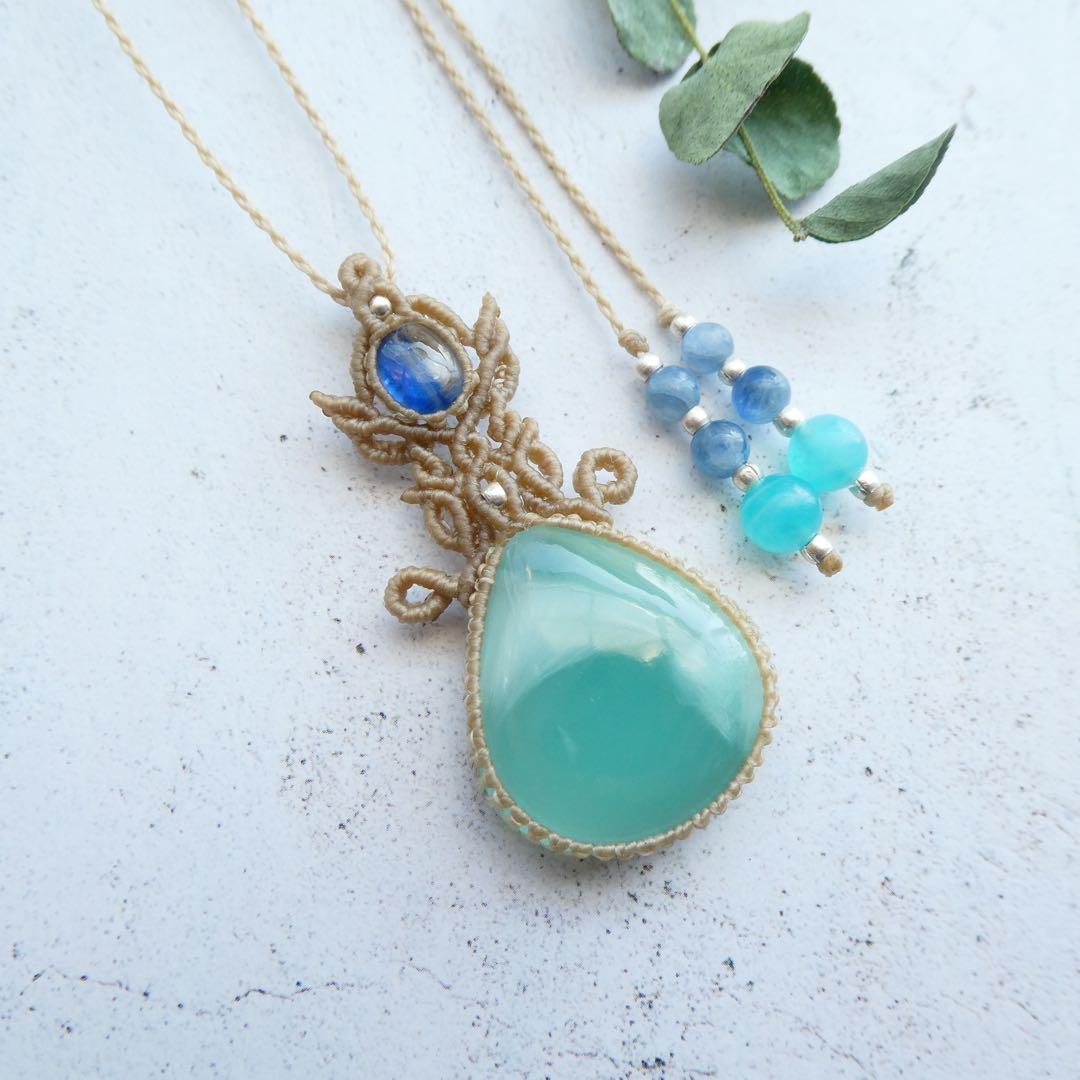 ヘミモルファイトとカイヤナイトのマクラメネックレス