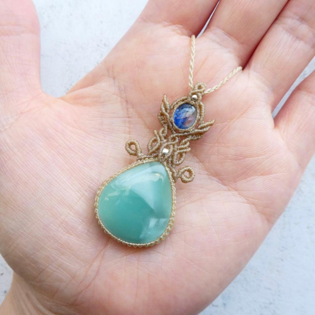 ヘミモルファイトとカイヤナイトのマクラメネックレス