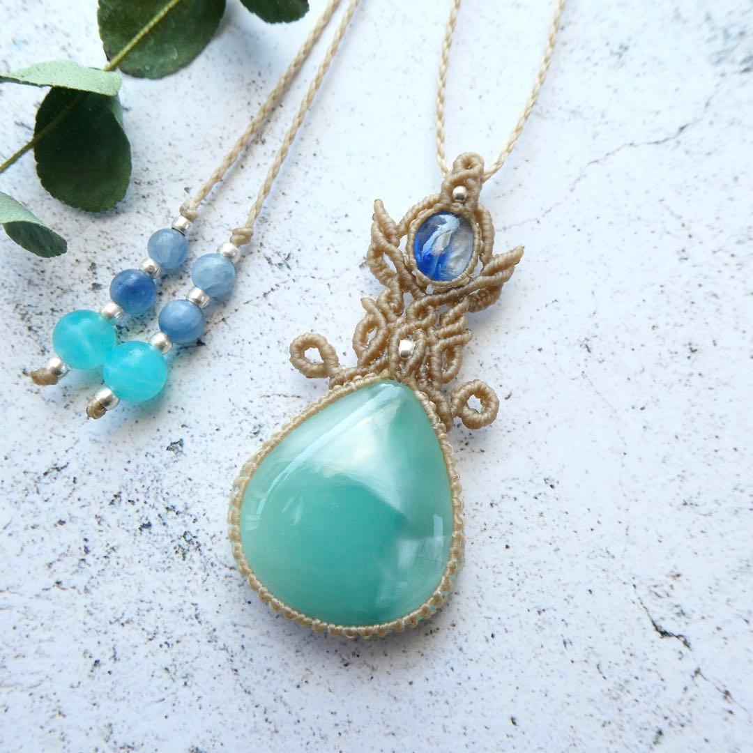 ヘミモルファイトとカイヤナイトのマクラメネックレス