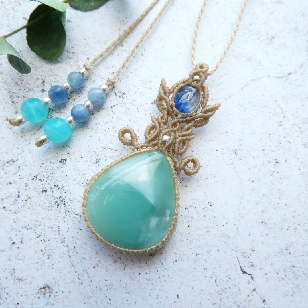 ヘミモルファイトとカイヤナイトのマクラメネックレス