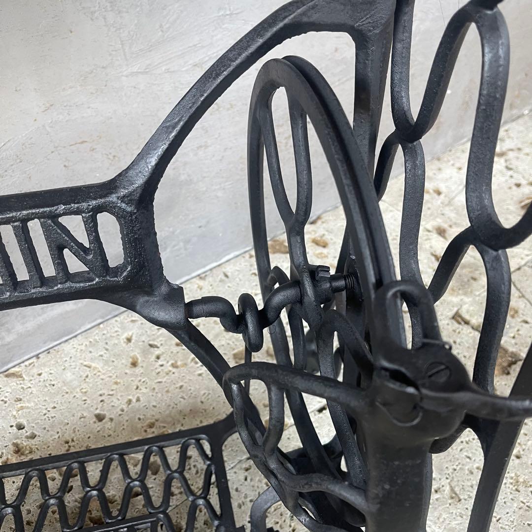 アンティークミシン脚テーブル　【MISHIN 】足踏みミシン　網目　レトロ雑貨