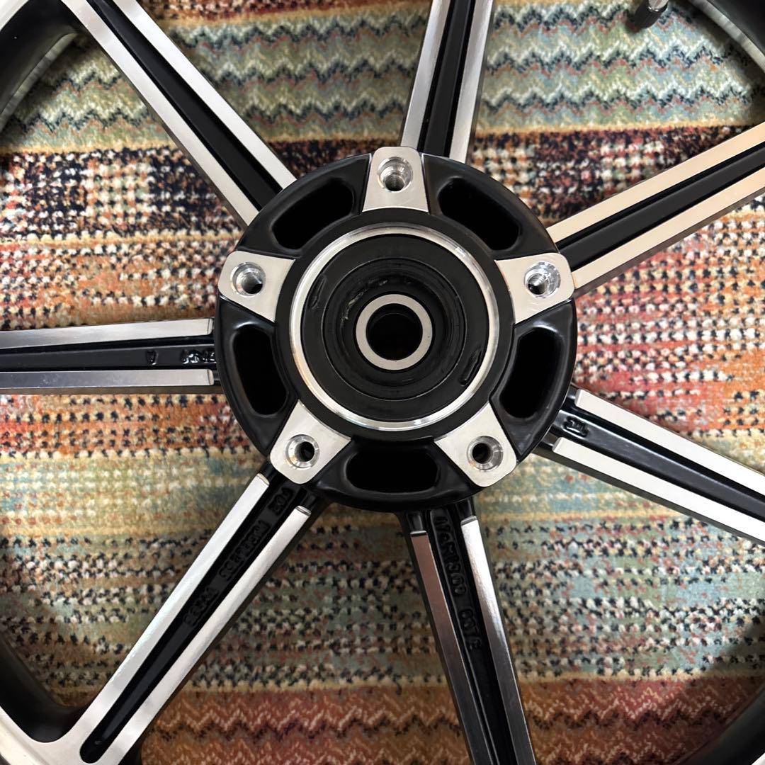 トライアンフ　ボンネビル　空冷　ホイール