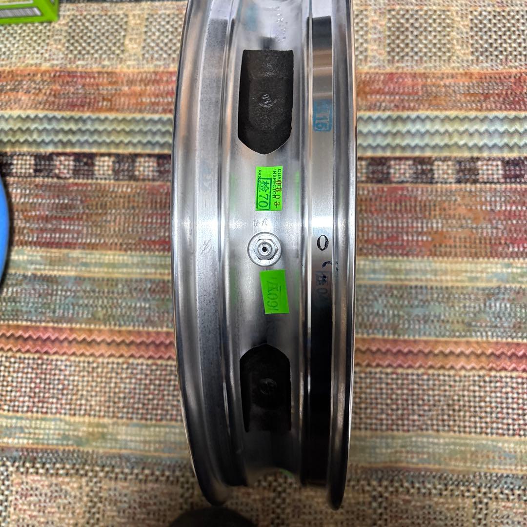 トライアンフ　ボンネビル　空冷　ホイール