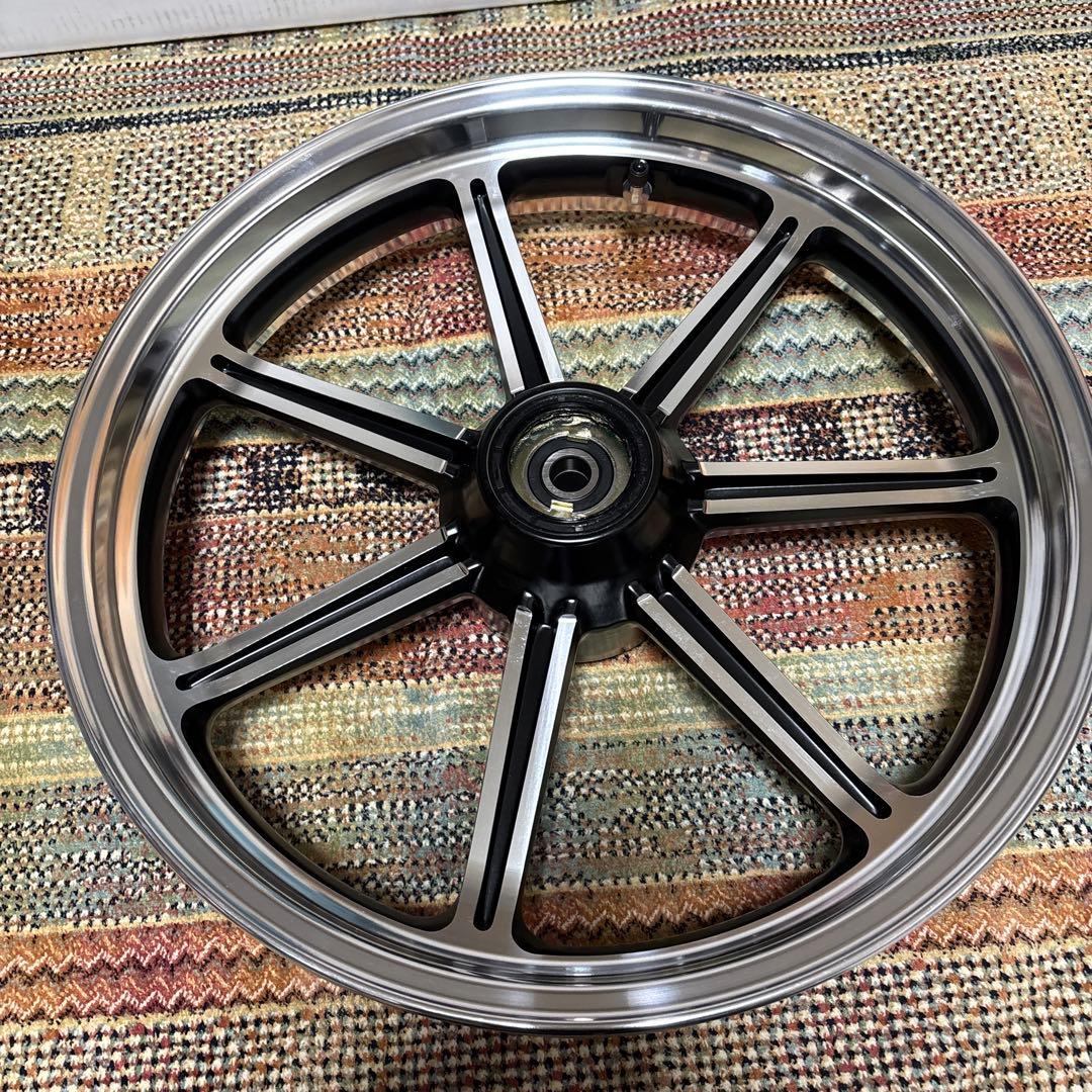 トライアンフ　ボンネビル　空冷　ホイール