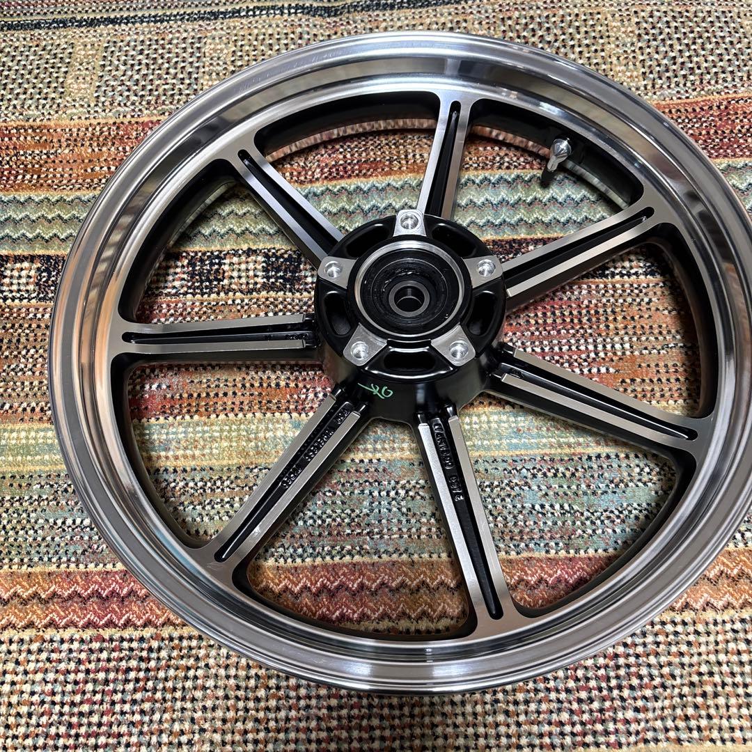 トライアンフ　ボンネビル　空冷　ホイール