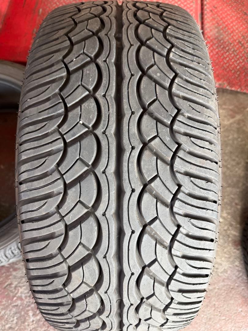 285/40R22 110V ヨコハマ　パラダ　4本