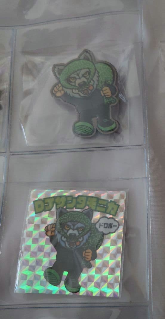 マンウィズ　ピンバッジ　ビックリマン風シール12種セット（ウォールポケット付き）