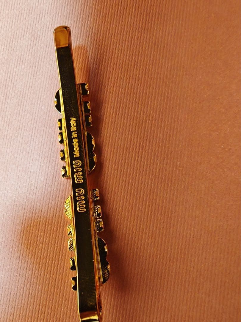 miu miu ヘアピン 2点セット ロゴ ピンク×ゴールド