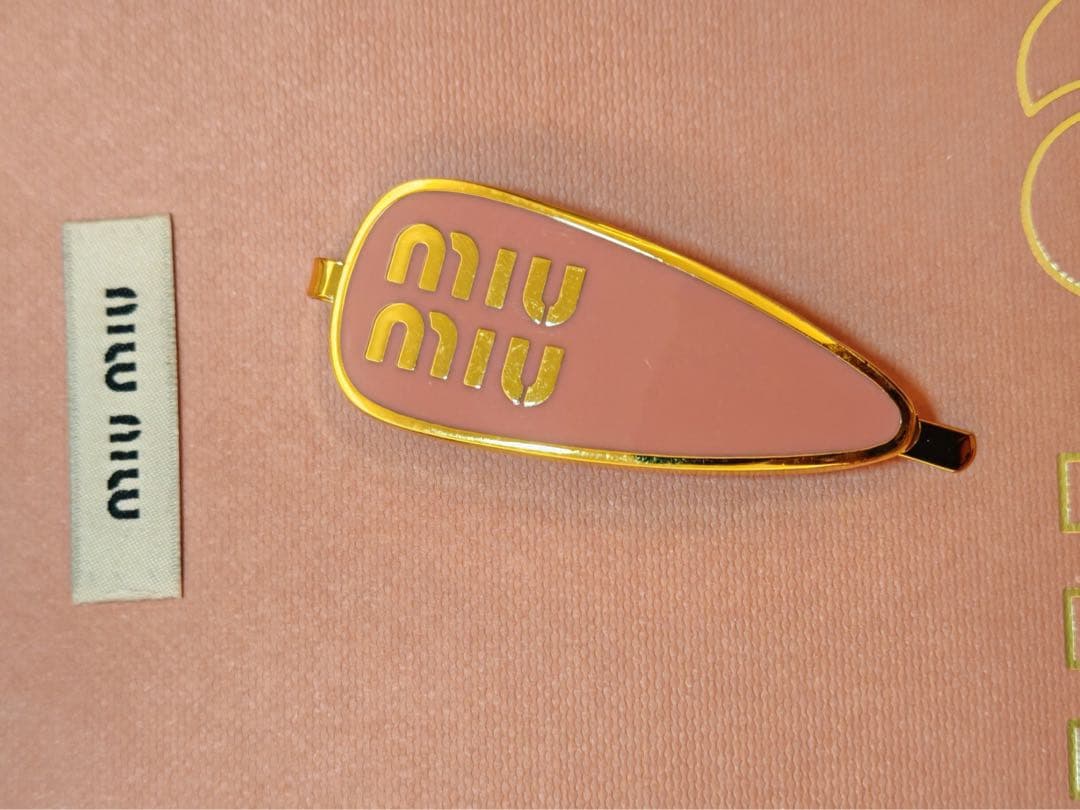 miu miu ヘアピン 2点セット ロゴ ピンク×ゴールド