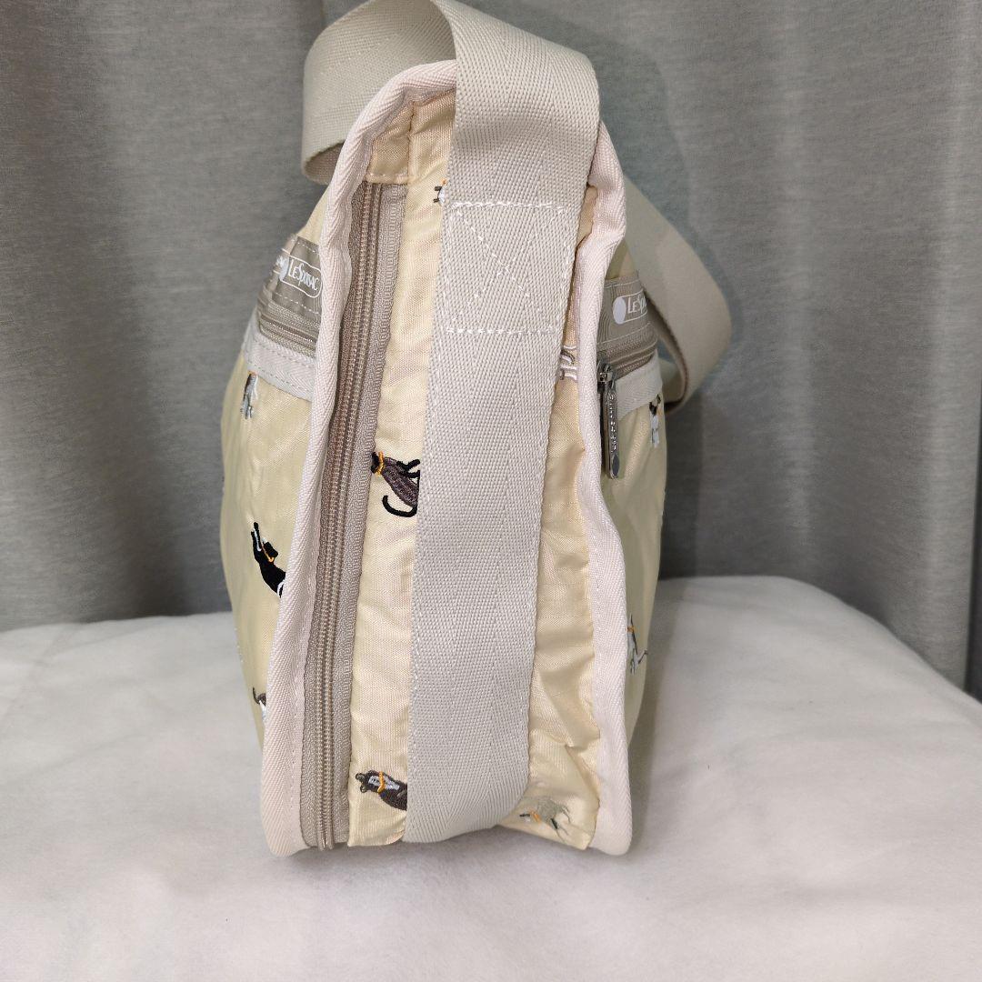 新品未使用　タグ付き！LeSportsac ショルダーバッグ 犬 ネコ刺繍