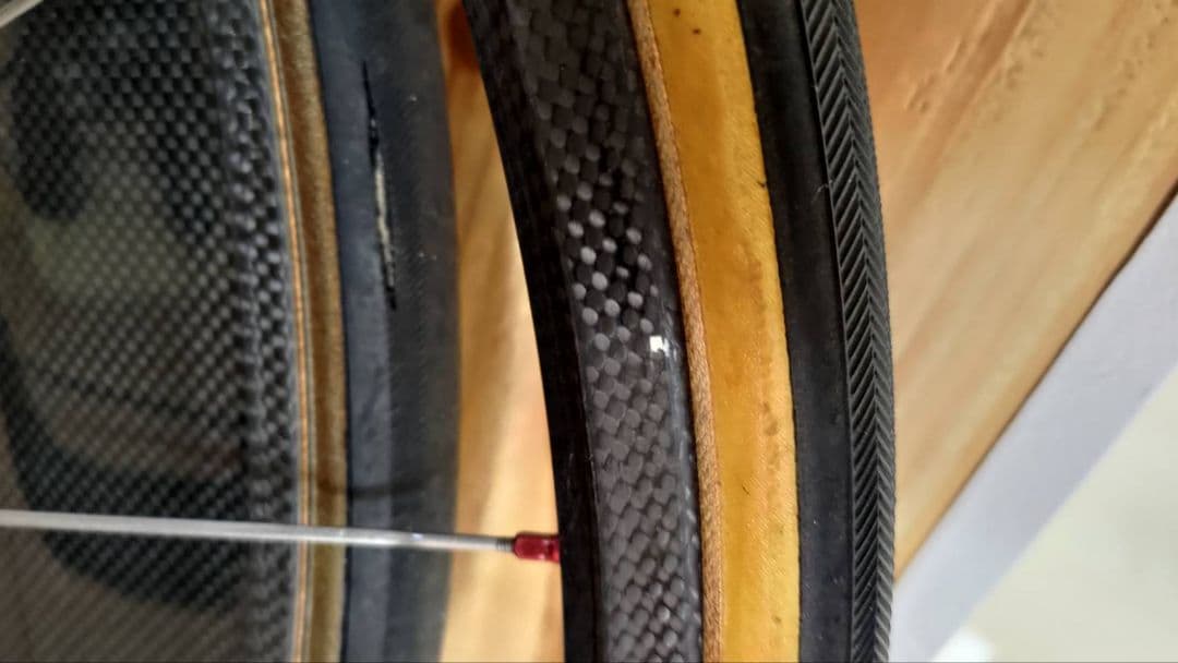 カーボンホイール　フロント20mm リア85mm