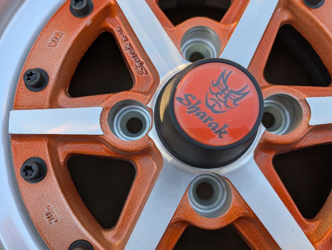 14インチ　　6J 114.3 オフセット＋15 スターシャラク