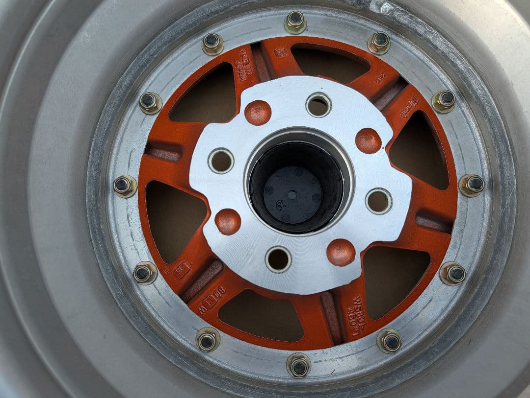 14インチ　　6J 114.3 オフセット＋15 スターシャラク