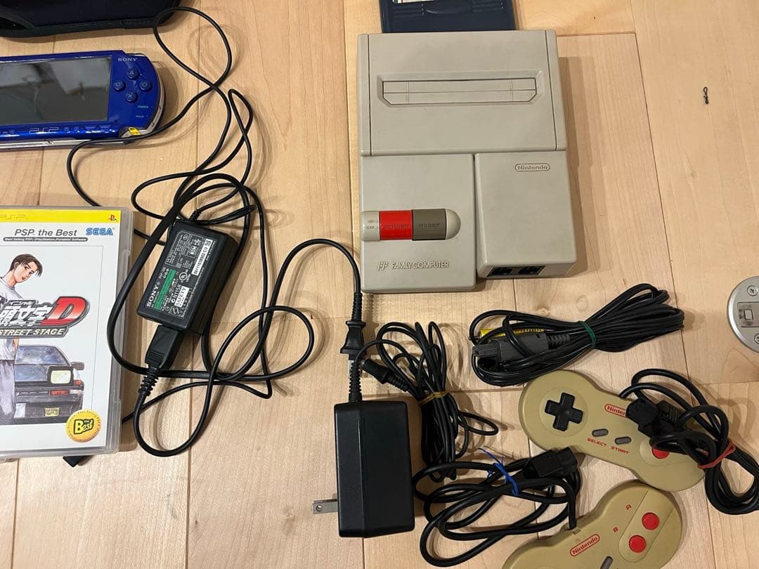 ゲームセット(PSP、ゲームボーイアドバンスSP、ニューファミコン等)