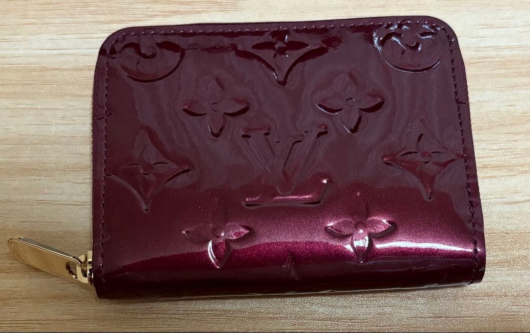 LOUIS VUITTON ルイヴィトン ジッピーパース ヴェルニ