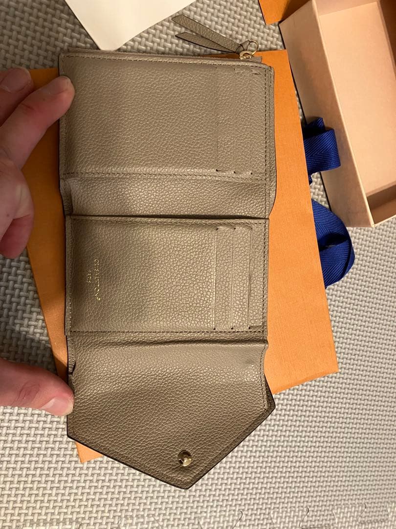 LOUIS VUITTON ポルトフェイユ・ヴィクトリーヌ 三つ折り　折財布