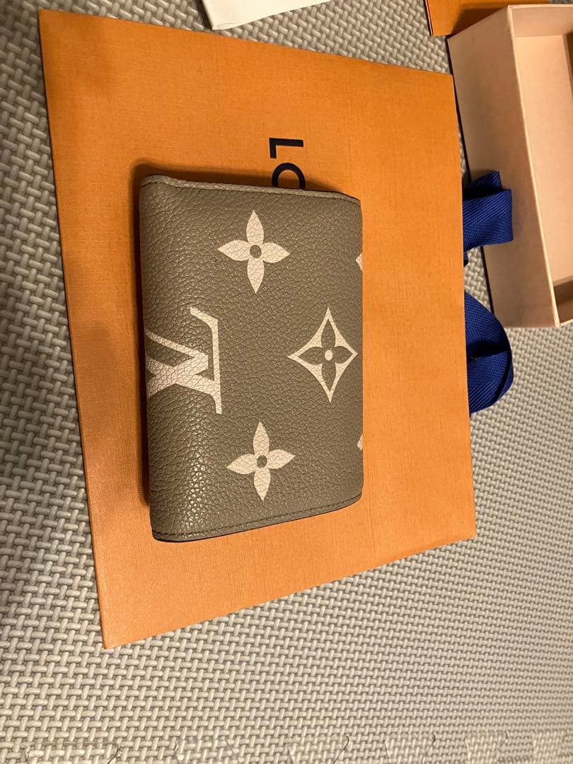 LOUIS VUITTON ポルトフェイユ・ヴィクトリーヌ 三つ折り　折財布