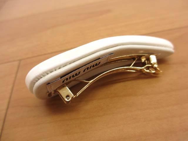 美品 ミュウミュウ 5IF092 パテントレザー ヘアクリップ バレッタ