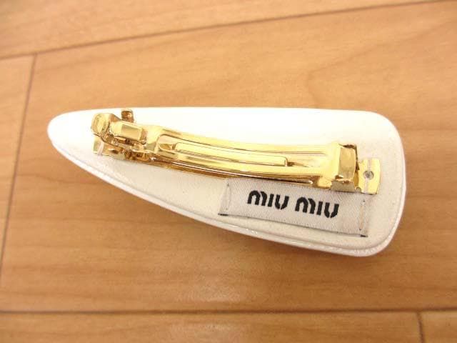 美品 ミュウミュウ 5IF092 パテントレザー ヘアクリップ バレッタ