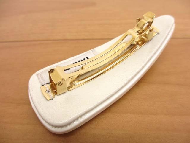 美品 ミュウミュウ 5IF092 パテントレザー ヘアクリップ バレッタ