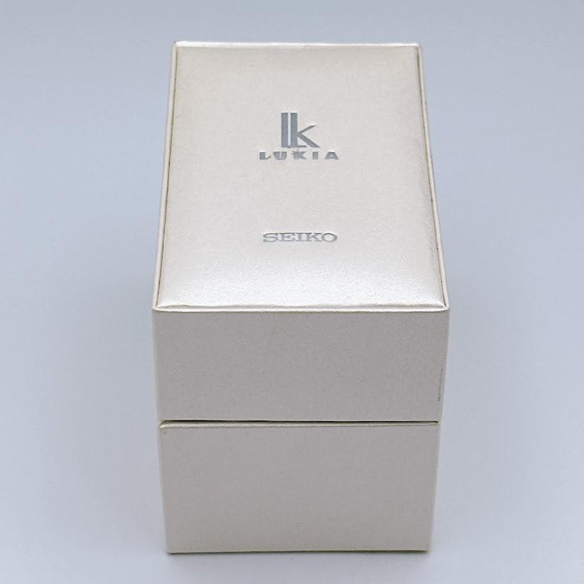 美品 セイコー ルキア トノー型 レディース腕時計 ソーラー電波時計 コマ付