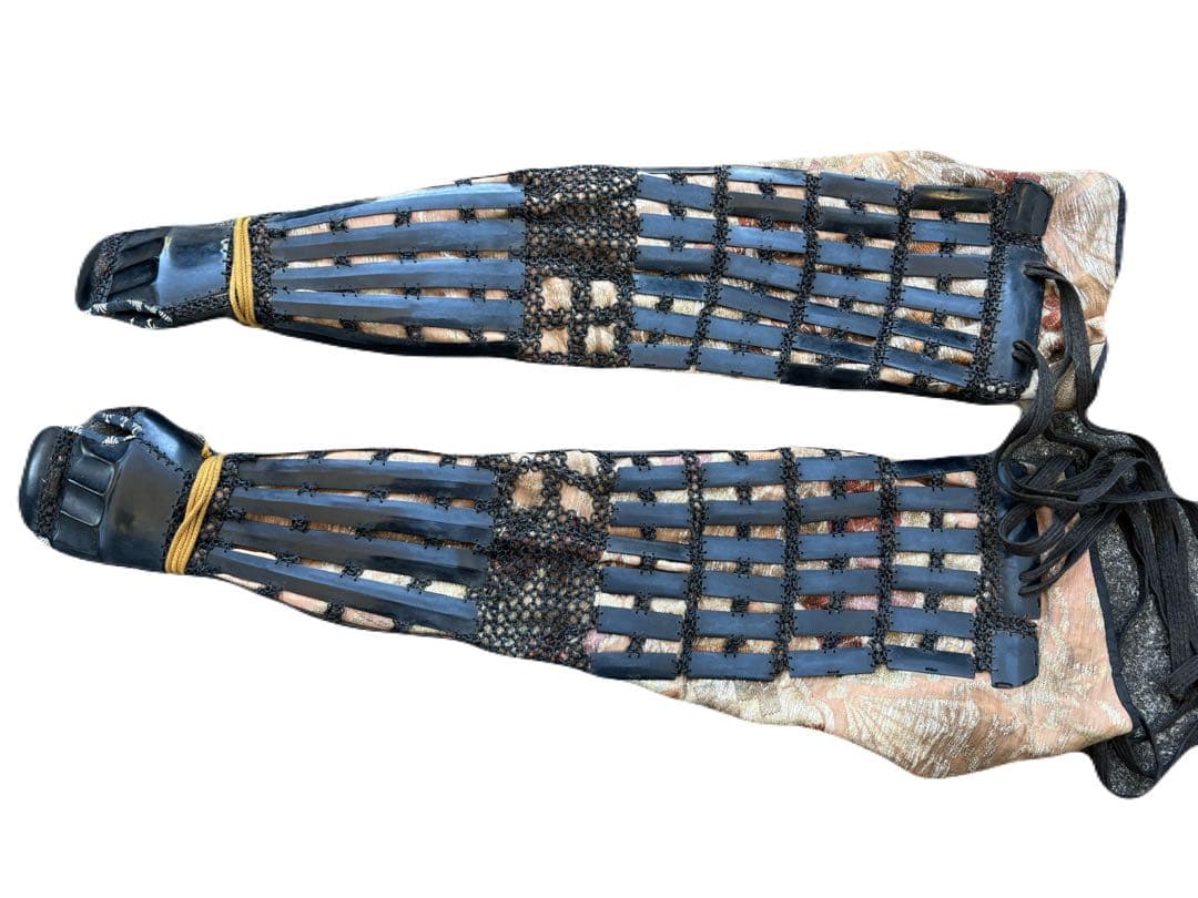 け*屋様 日本美術 時代甲冑 等身大 家紋入 丸に揚羽蝶 鎧兜 一式 面頬 鎧櫃