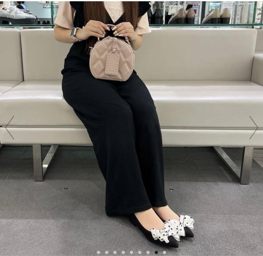 DIANA リボン付きフラットシューズ 黒 グレー