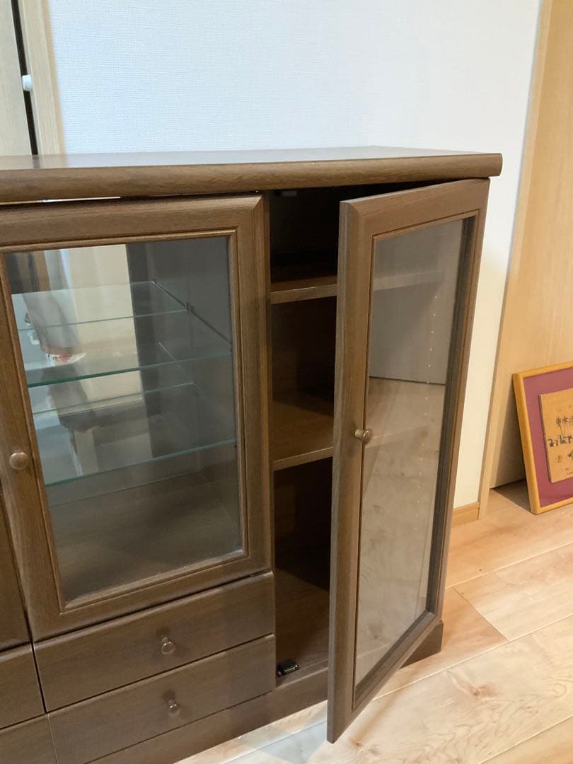 美品　高級大型サイドボード　木製キャビネット　収納容量大　ガラス扉　鏡　引き出し