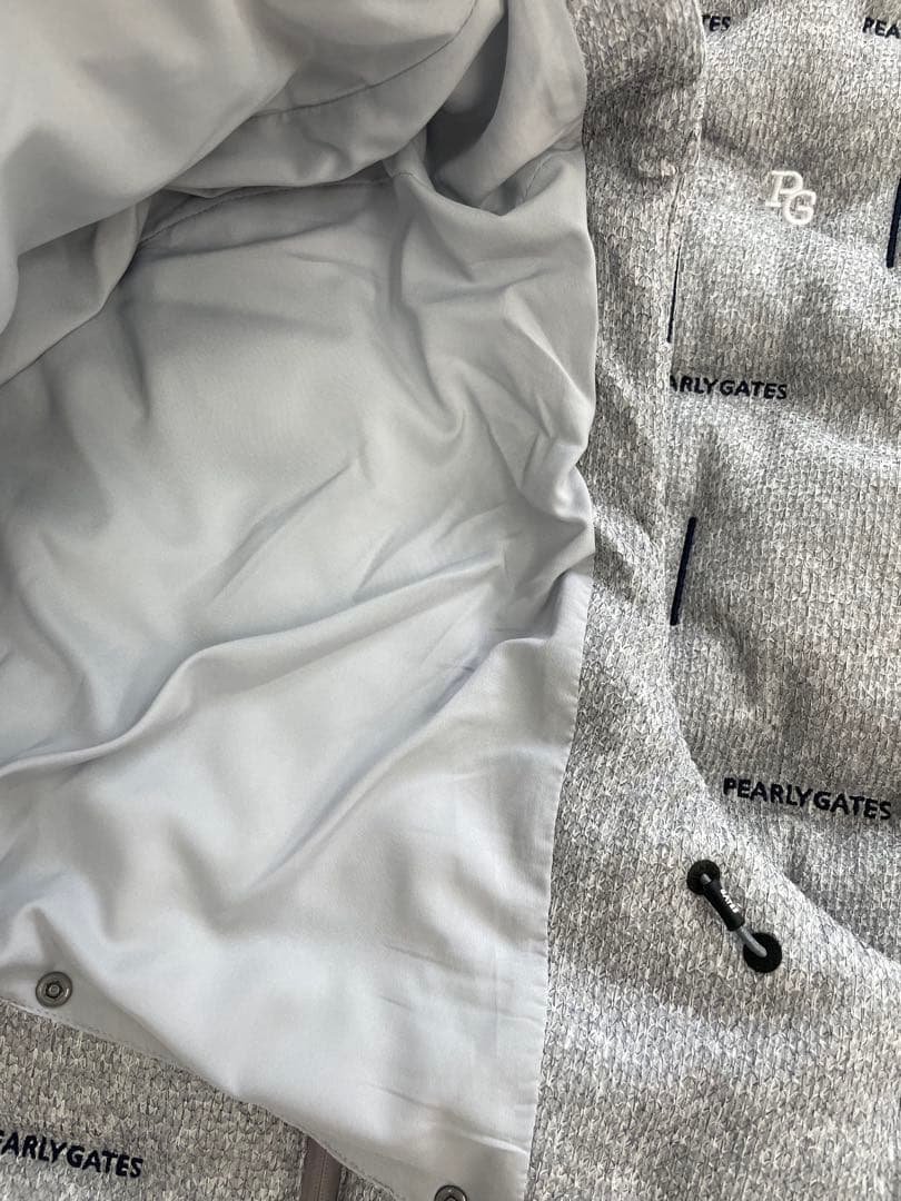 パーリーゲイツ　PEARLY GATES　クォーターリバー 中綿ベスト　帽子付き