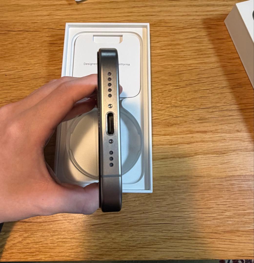 iPhone 15 Pro 256GB ナチュラルチタニウム SIMフリー