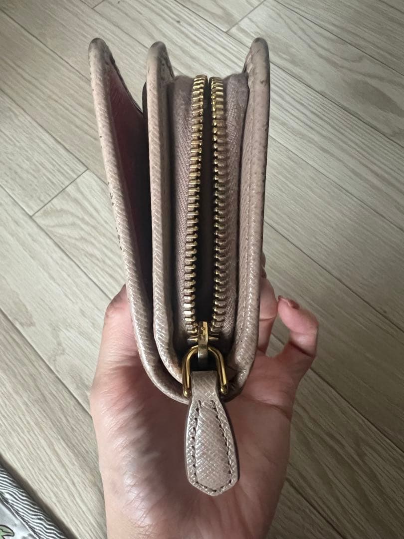 PRADA サフィアーノレザー 二つ折り財布 ベージュ