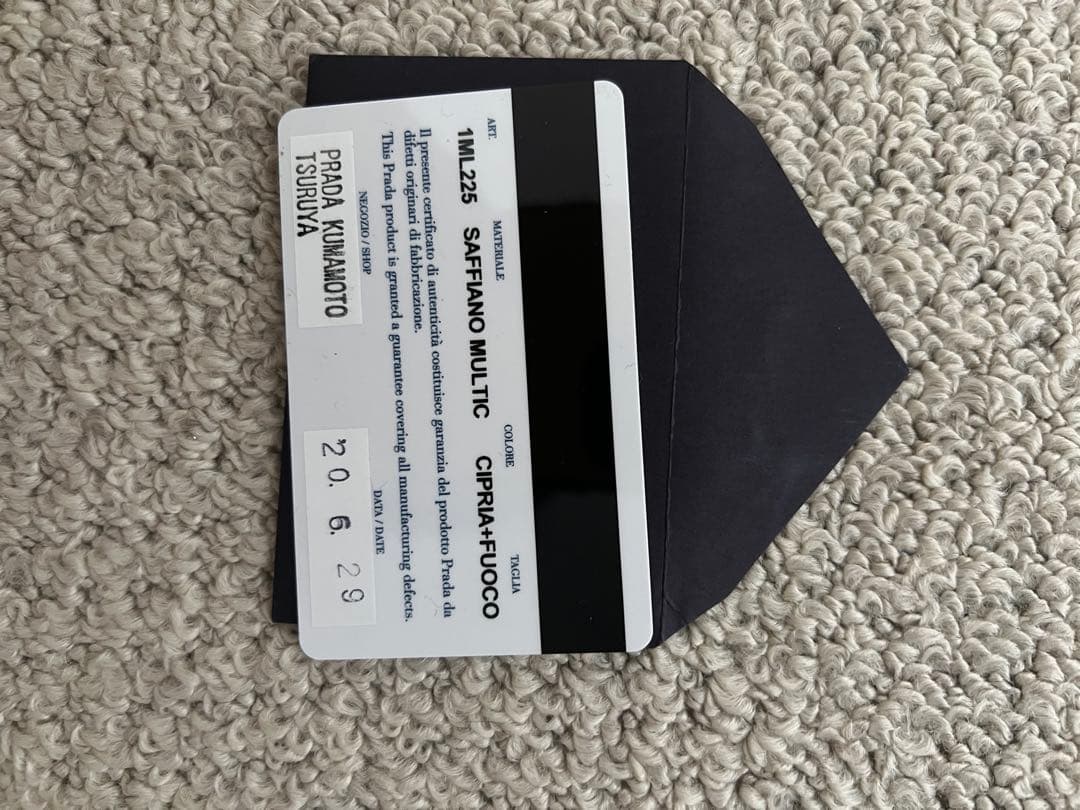 PRADA サフィアーノレザー 二つ折り財布 ベージュ