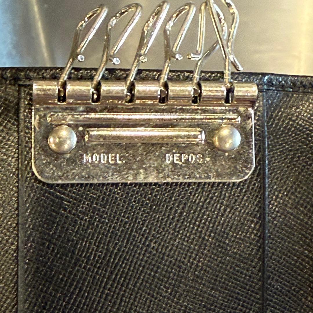 未使用品 PRADA ブラック サフィアーノレザー キーケース