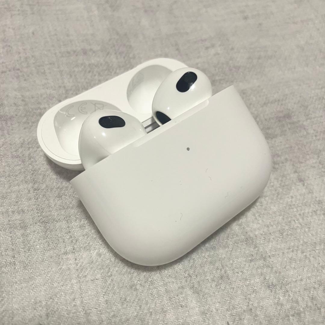 【本体のみ】Airpods 第3世代　（ケース+両イヤホン)