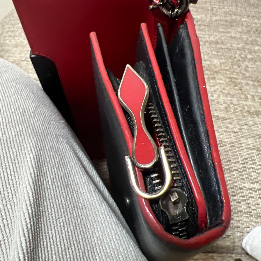 クリスチャンルブタン　財布　ストラップ付き