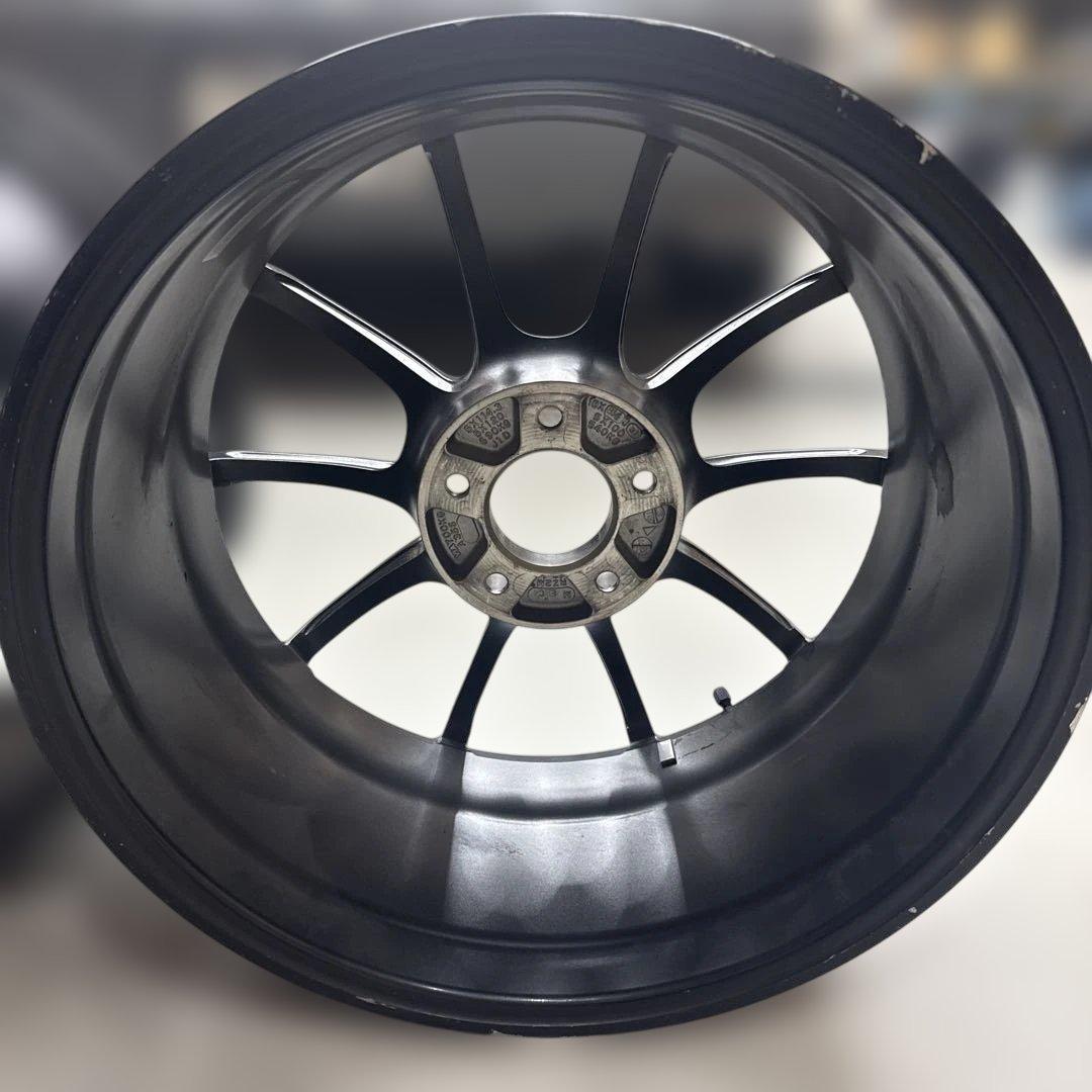 アドバン　RZ2 18インチ　8.5j +31 2本　114.3