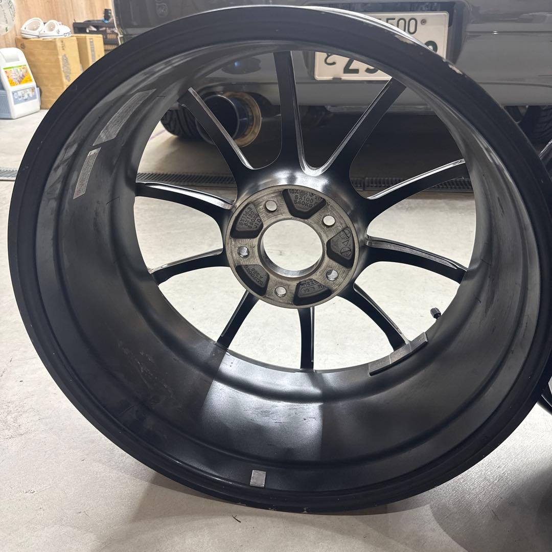 アドバン　RZ2 18インチ　8.5j +31 2本　114.3