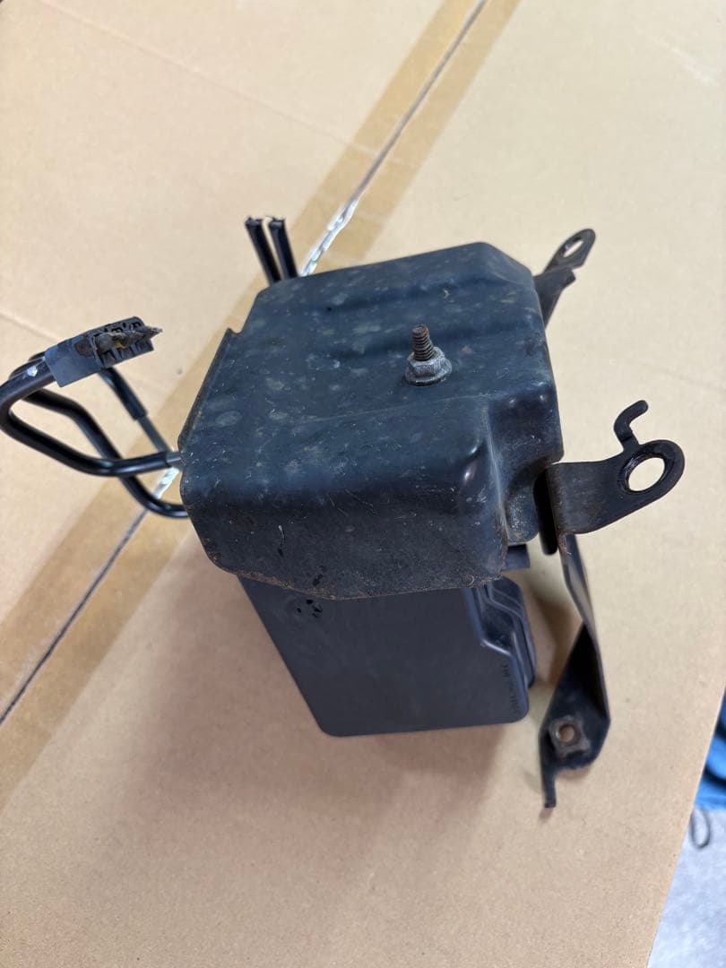 ハイエース CBA-TRH224W ABS ブレーキ アクチュエーター