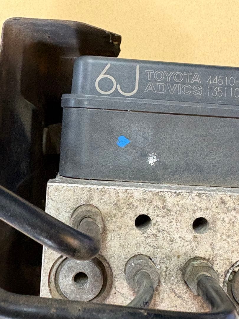 ハイエース CBA-TRH224W ABS ブレーキ アクチュエーター