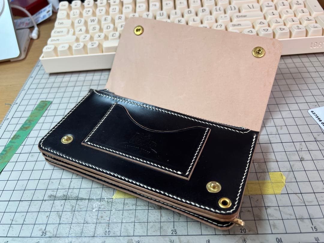 トラッカーウォレット 新喜皮革製 コードバン 蝋引き　ハンドメイド