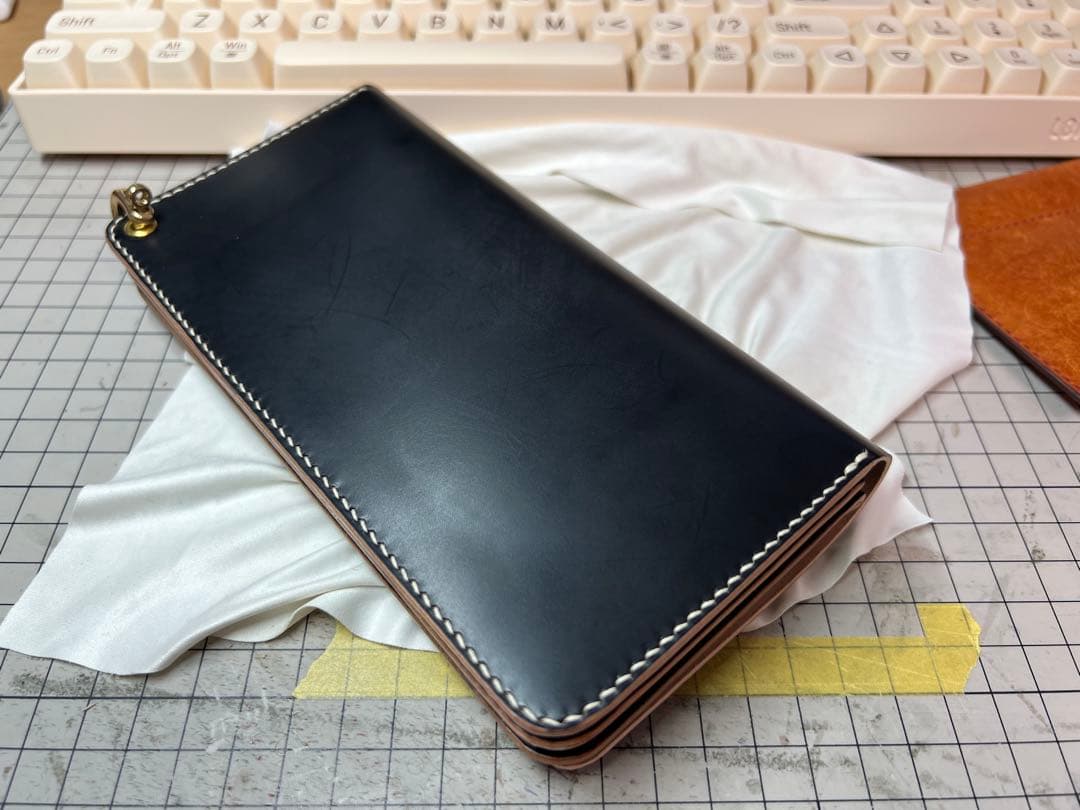 トラッカーウォレット 新喜皮革製 コードバン 蝋引き　ハンドメイド