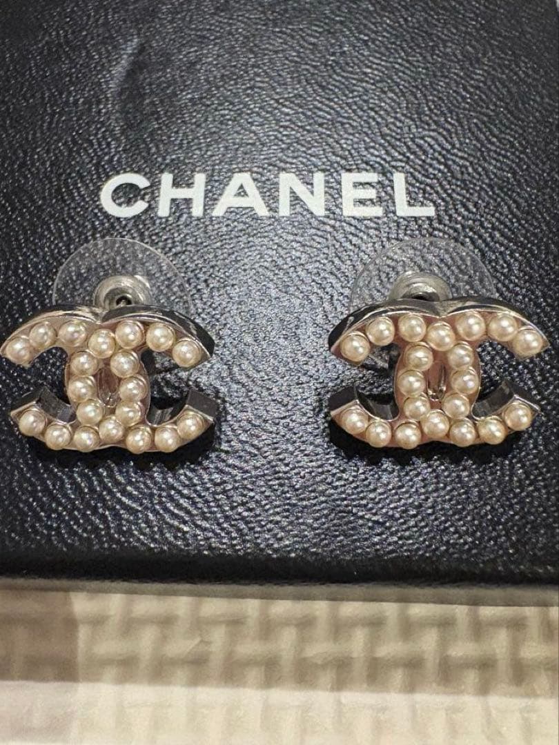 CHANEL パール付きロゴピアス　ヴィンテージ