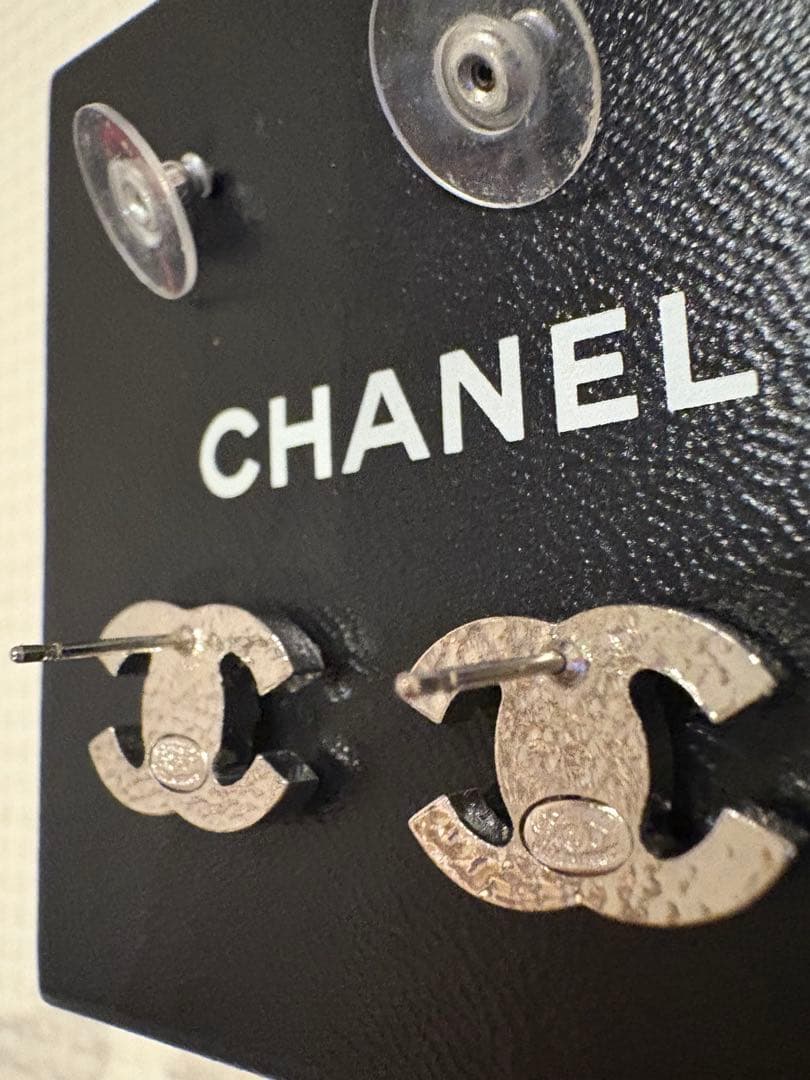 CHANEL パール付きロゴピアス　ヴィンテージ