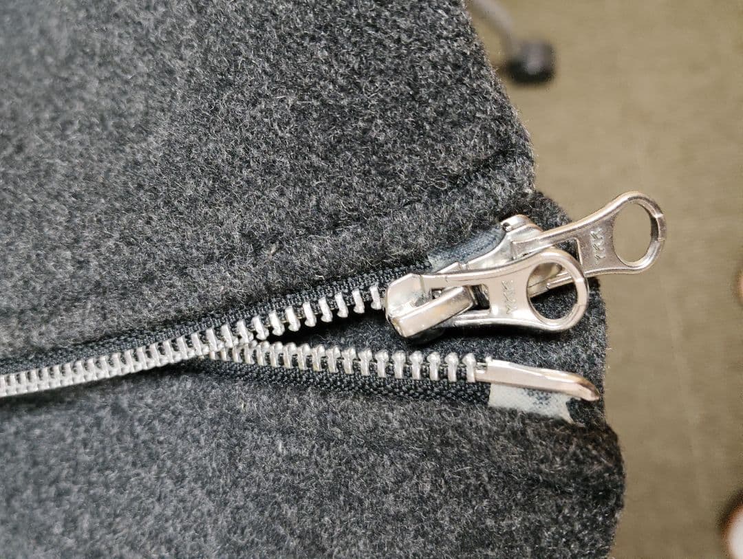 CABANE de ZUCCA 斜めジップフード付きウールコート