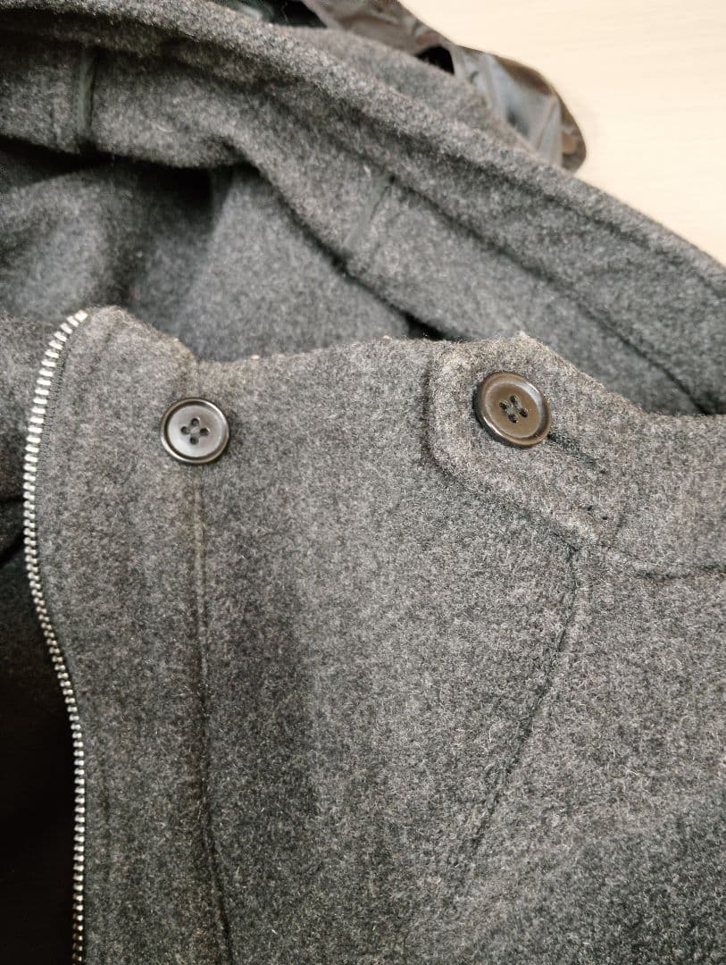 CABANE de ZUCCA 斜めジップフード付きウールコート